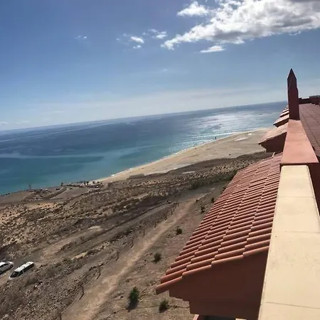 Front With Stunning Ocean Views! Apartment