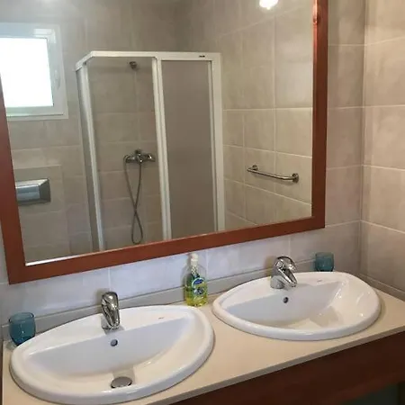 Front With Stunning Ocean Views! Apartment