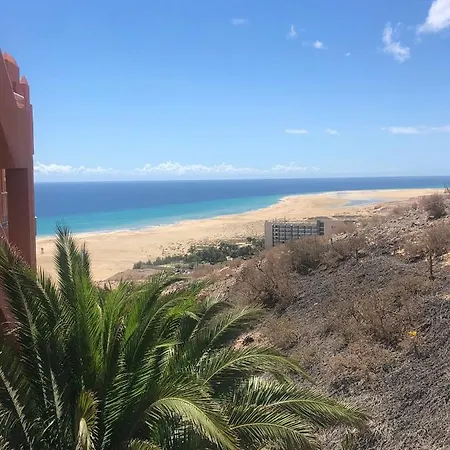 Front With Stunning Ocean Views! Apartment
